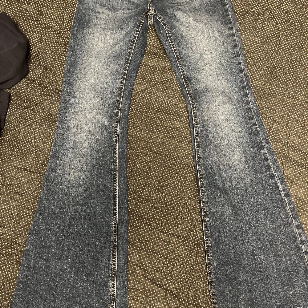 Blå Lågmidjade bootcut jeans | Plick Second Hand