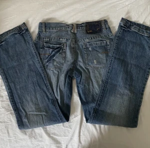 Lågmidjade jeans - Supersnygga lågmidjade bootcut jeans. Midja:40cm, innerbenslängd: 88cm🫶🏼