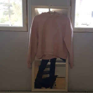 Hoodie - Oanvänd hoodie 