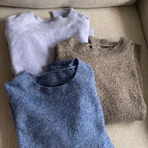 Stickade tröjor - Säljer dessa tre stickade långärmade tröjor från veromoda då jag inte använder dom längre. Säljer för 140kr styck (380 för alla tillsammans)  Den lila o bruna är i storlek XS och den blå är i storlek S. (Pris kan diskuteras)