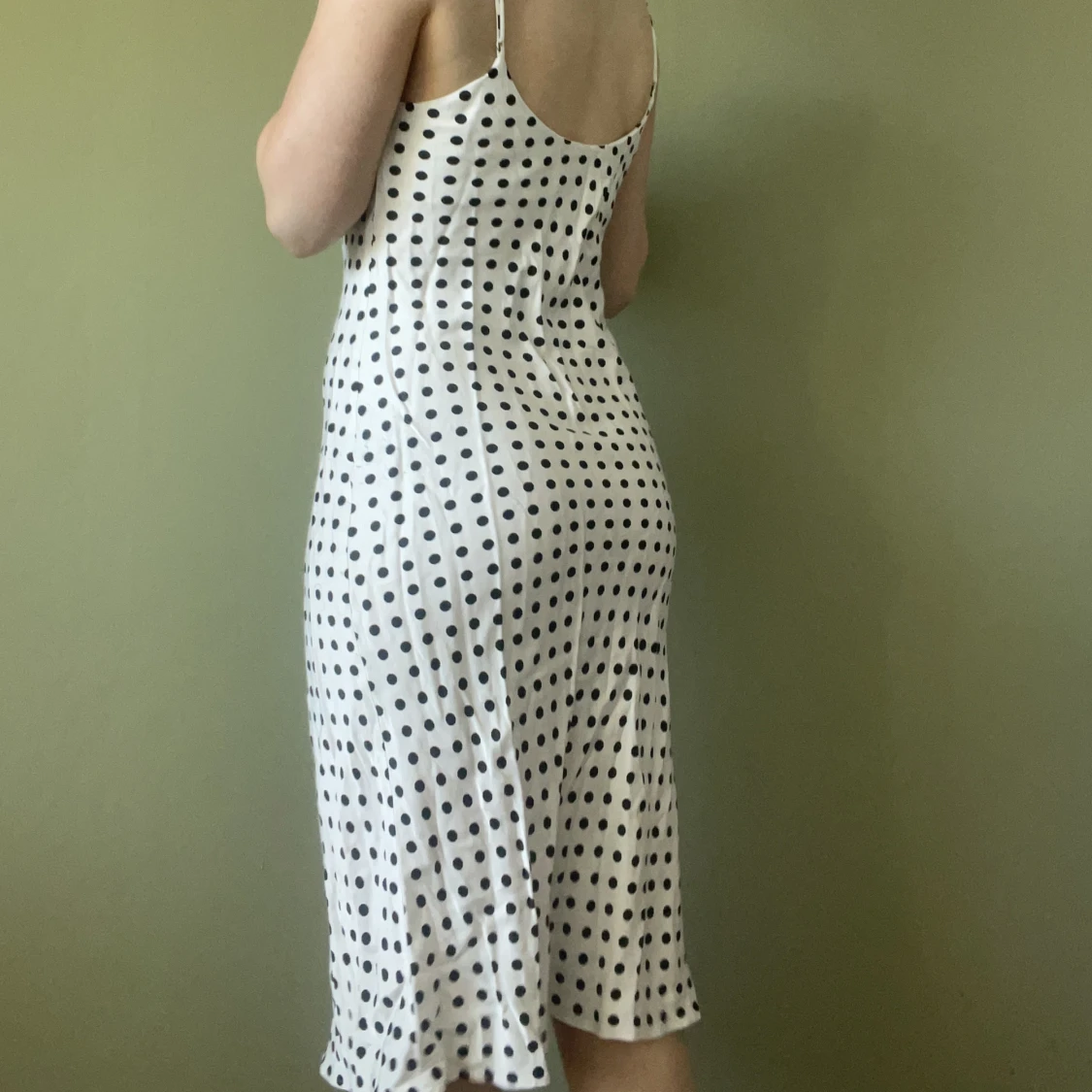 Prickig klänning 🤍🖤 - 90