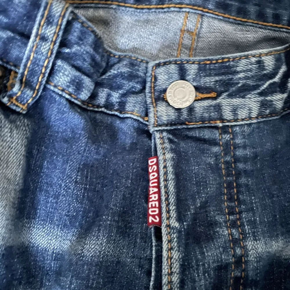 Säljer äkta Dsquared2 jeans då de inte e passar mig längre . Jeans & Byxor.