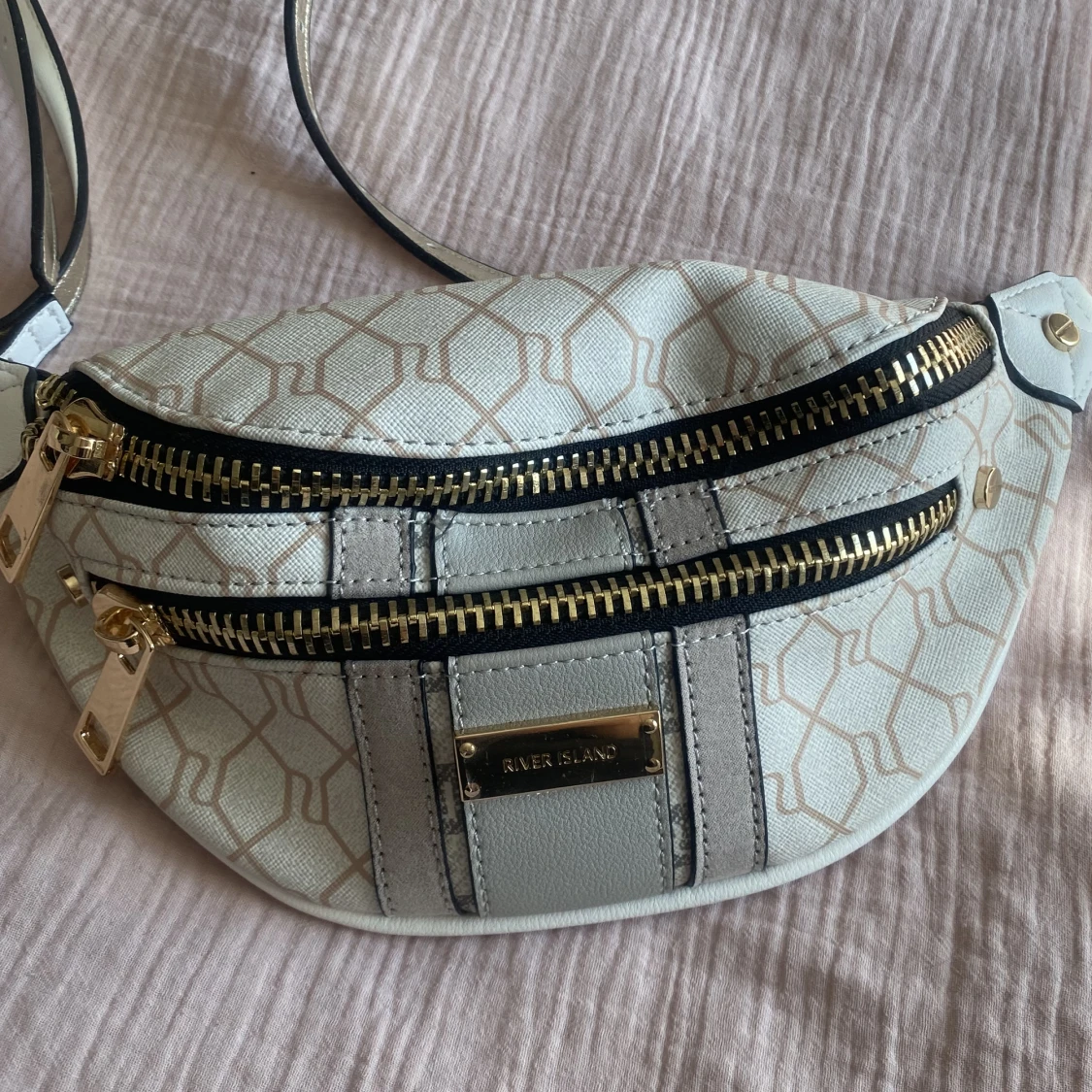 Cros over body bag  - 90