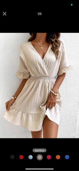 Klänning - Fin men blev tyvärr i fel storlek Endast provad en gång Ordinarie pris 177kr 