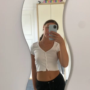 Topp säljes - Topp säljes i strl S då den är för stor, 100kr