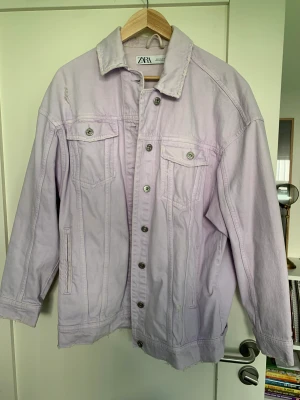 Jeansjacka - Jeansjacka från zara, knappt använd! Storlek m💜💜