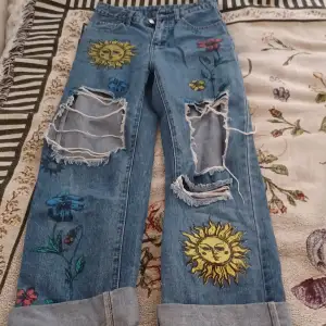 Jeans med mönster på