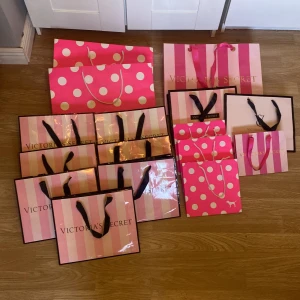 Victoria Secret påsar  - Victoria Secret påsar då det kan vara svårt att få tag på just nu. Pris är olika för olika storlekar 