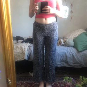Cotton pants  - Very Soft and stretchy fabric, pretty pattern and in great condition. I used to wear these sometimes when I was younger but I grew out of them now they are too short for me but they are stretchy enough to fit. (I’m 170 centimeters) 