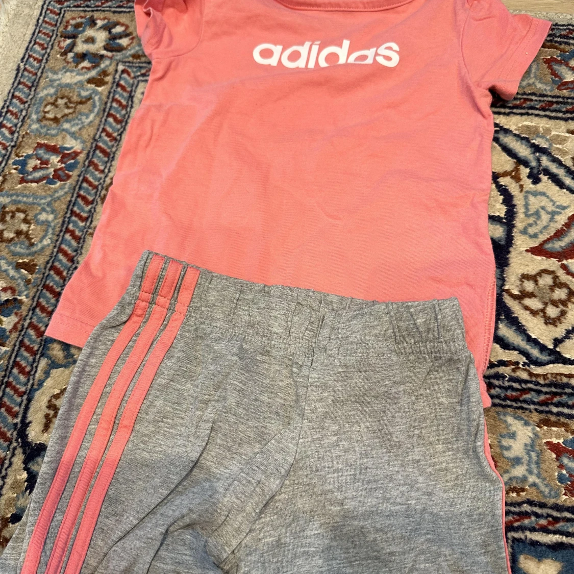 T-shirt och shorts 