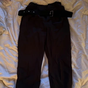 Kostymbyxor - Kostymbyxor Gina tricot. Nypris 499. Som nyskick. 