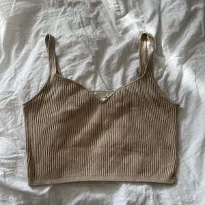 Topp - Beige topp i nyskick 🫶🏻
