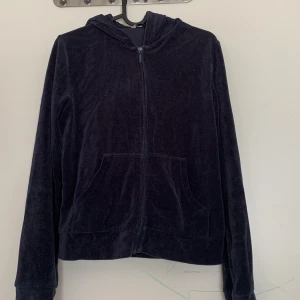 Huvtröja  - Använde fåtalet gånger. Topp skick.