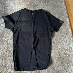 Replay tshirt  - Hej säljer nu min t-shirt som blivit förliten för mig att använda, skicket är 7/10! Hör av er vid funderingar!
