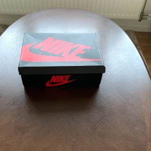 Jordan 1 Universety blue  - Ett par oanvända Jordan 1. Tillåter prutning. Helt nya från stockX och är legit checkade så dom är äkta.