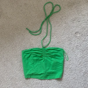 Halterneck topp - Superfin halterneck topp ifrån zara som inte kommer till användning 💓