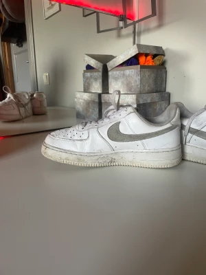 Ari force  - Stolek 41