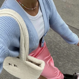 Kofta hm - Säljer denna fina koftan i bra skick!