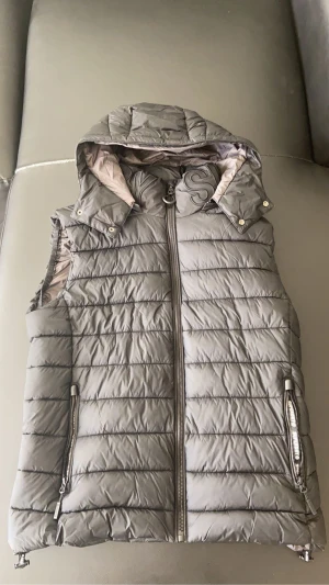 Superdry Väst - Använd bara en gång!