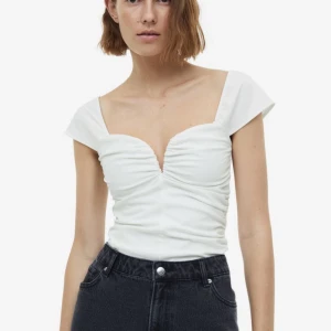 Vit topp - Aldrig använd, strl XL, nypris 299