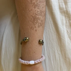 Armband  - Säljer detta coola döskalle rammade i både silver och guld färg skriv för flera bilder 💕
