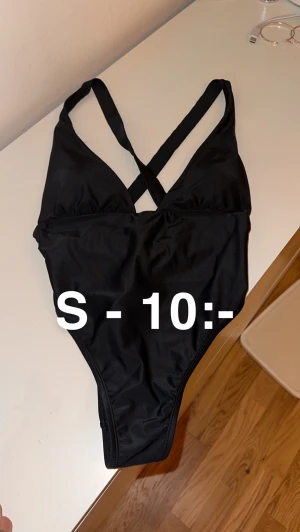 Billiga kläder  - Storlek och pris på varje bild  Finns i sthlm eller skickas 