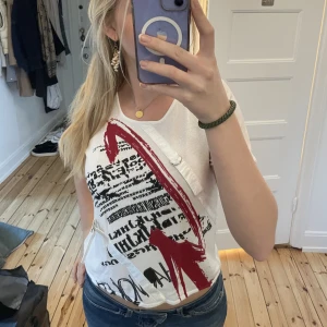 Tröja med tryck  - Supercool tröja 😊skriv vid frågor! 🩷storlek m men passar mig som har s! 