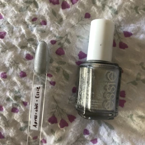 Nagellack  - Säljer alla mina nagellack för jag började med gel. Flera färger finns på min profil. DMa vid frågor, endast seriösa köpare tack! Använd helst köp direkt knappen för att säkerställa att du får ditt paket!