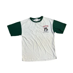 cool zara x tom&jerry tshirt - saljer min zara x tom &jerry t shirt som säljs inte längre pà zaras webbsida. den är i storlek 152 men passar som xs. saljer pga att jag inte använder den längre. om du har fragor sà är det bara att kontakta mig.