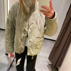 ZARA JACKA - Jacka från Zara perfekt nu till hösten o vår. Storlek M