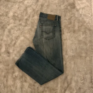 Levi’s 527 - Vintage Levis 527 i storlek W32 L32. Blåa med tvätt. Kontakta gärna om du har några frågor eller funderingar gällande pris eller plagg