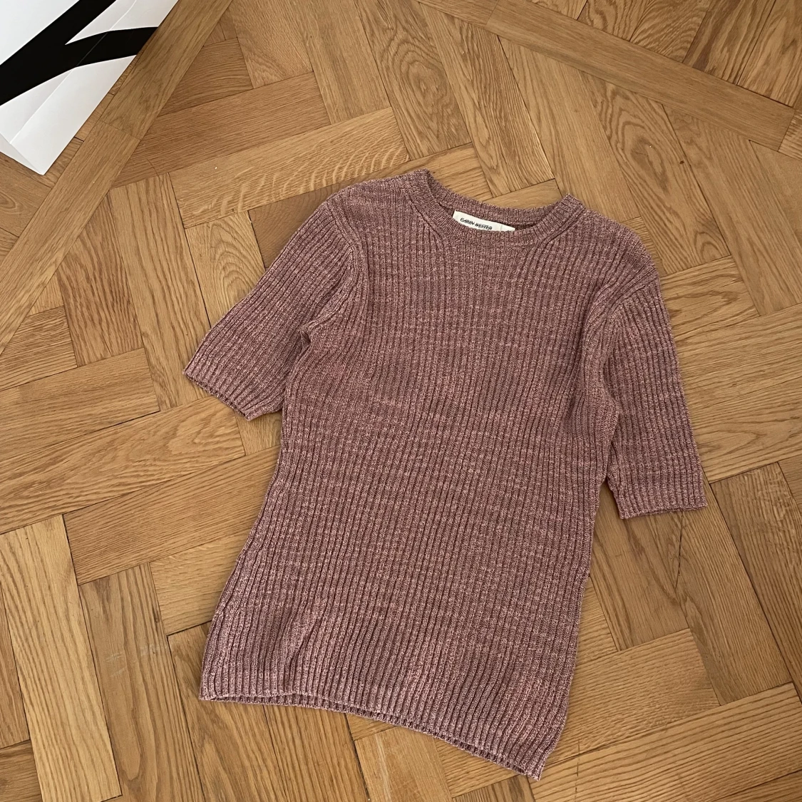 Stickad T-shirt från Carin Wester