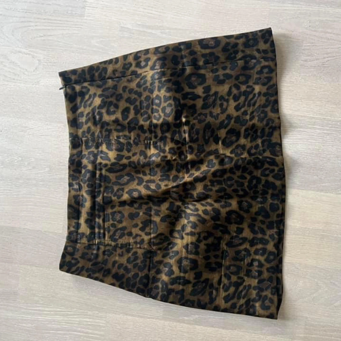 Blus och kjol i leopard - 90