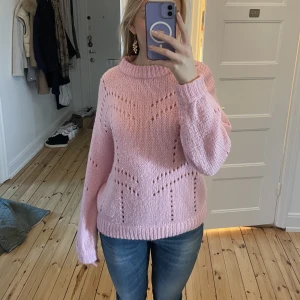 Rosa stickad tröja  - Superfin stickad tröja, säljer då den inte kommer till användning!!! Skriv vid frågor! 🩷