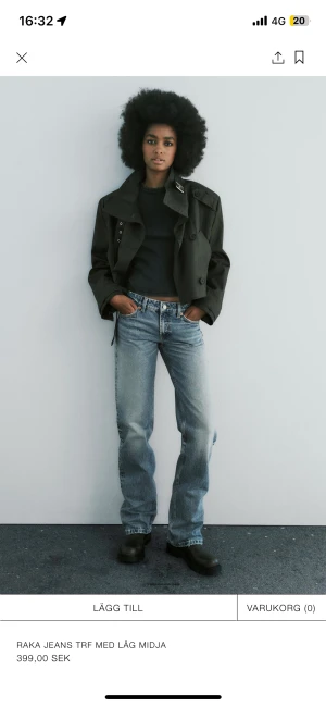 Raka jeans med låg midja  - Säljer nu dessa trendiga slutsålda jeansen från zara då dem inte passade mig! Helt nya och aldrig använda. Nypris 399