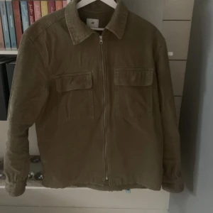 Perfekt till hösten  - Jacka från hm, Manchester, grön. Kvalite 10/10. 