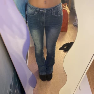 jeans - har ett par jeans som aldrig kommer till användning,har använt dom 4/5 gånger , dom e som helt nya ,  de är storlek XS/34