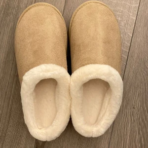 UGG liknande Tofflor - Säljer dessa superfina UGG liknande tofflor!