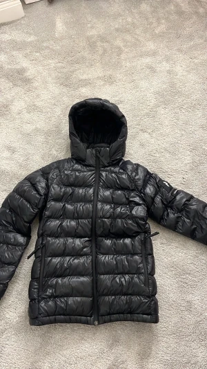 Peak Performance Jacka - Säljer nu min jätte snygga peak performance jacka då den är för liten för mig🤍fint skick