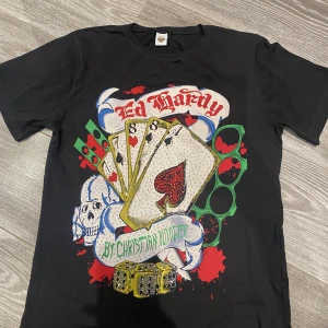 Ed Hardy T-Shirt - Jag säljer denna tröjan för jag inte haft användning till den. 