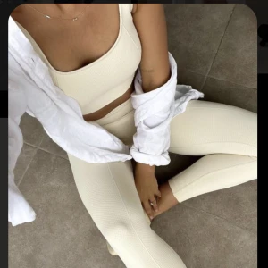 Tights/ leggings - Så fina oanvända tights från Aimn. Beiga- perfekt till hösten och supersköna i typ knottrigt matrial? Skriv gärna privat vid frågor❣️