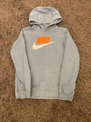 Nike huvtröja  - Fin Nike tröja i strl 158-170