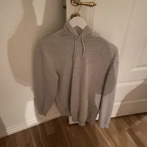 Väl använd grå hoodie 