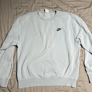 Nike sweatshirt - Bra skick, använd ett tag.