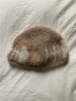 Virkad mössa - Virkad mössa i en borstad alpacka blandning.