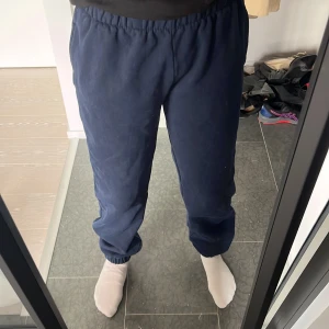 Brandy mjukbyxor - De är väldigt långa, stog såklart one size I butiken. Jag är 169cm, de kan passa folk från 165 - 173cm  #brandymelville