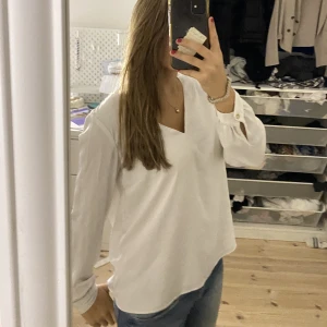 Snygg blus🤍 - As snygg vit blus!!🤍🤍