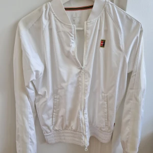Nike Cardigan - Helt ny Limited Edition nike cardigan!  Storlek S