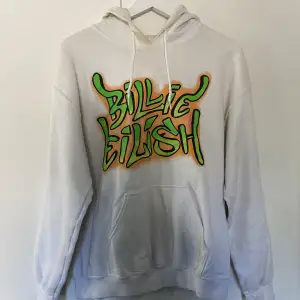 Billie Eilish original hoodie köpt på hennes hemsida. Lite skitig vid halsen men det går nog att tvätta bort!