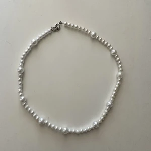 Pärlhalsband  - Pärlhalsband i nyskick.